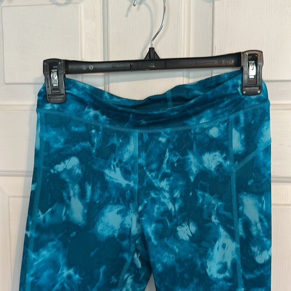 Blue Under Armour Capri Leggings size small women’s - Picture 3 of 5